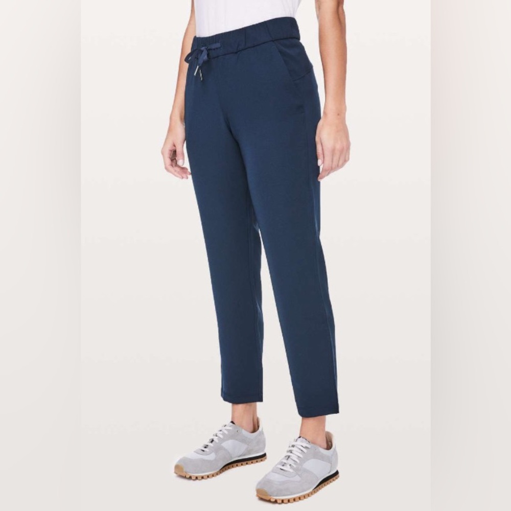 Lululemon on the Fly mid rise cropped pants sz 2